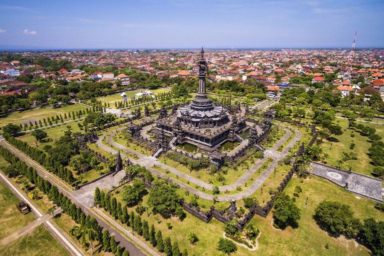 Denpasar Hauptstadt von Bali, Zentrum und Parkanlage mit Bajra Sandhi Monument